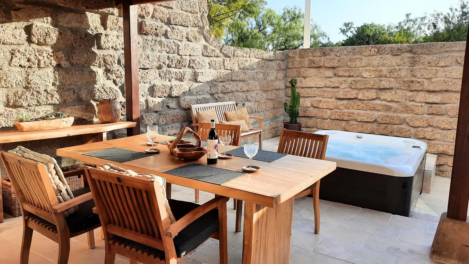 Casa Waldeck En Jardines Del Duque contacts